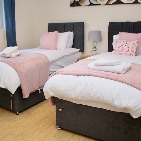 Contractor'S Haven- 4-Bedroom House With Free Parking, Super Fast Wifi, Fran Properties In Aylesbury, Pets Are Welcome! Aylesbury  Extérieur photo