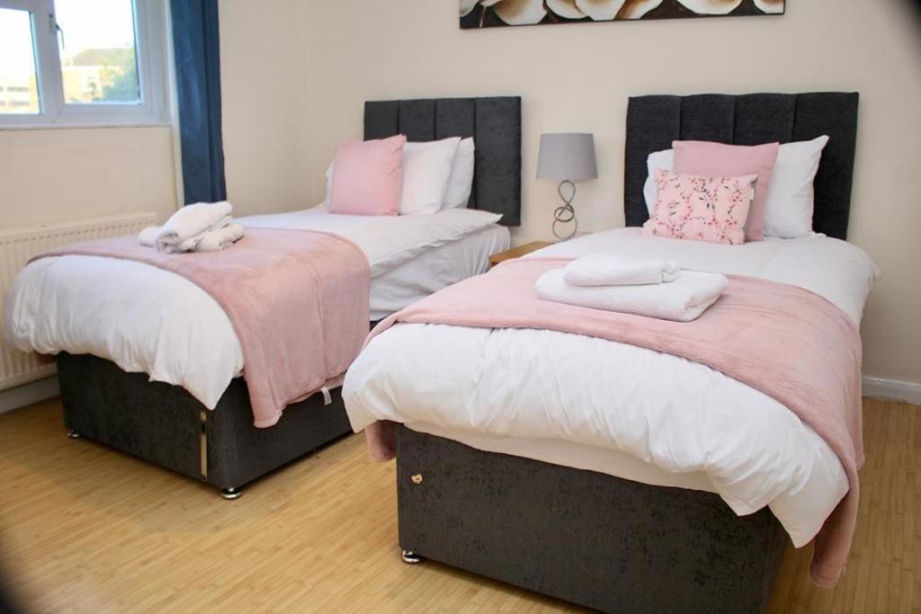 Contractor'S Haven- 4-Bedroom House With Free Parking, Super Fast Wifi, Fran Properties In Aylesbury, Pets Are Welcome! Aylesbury  Extérieur photo
