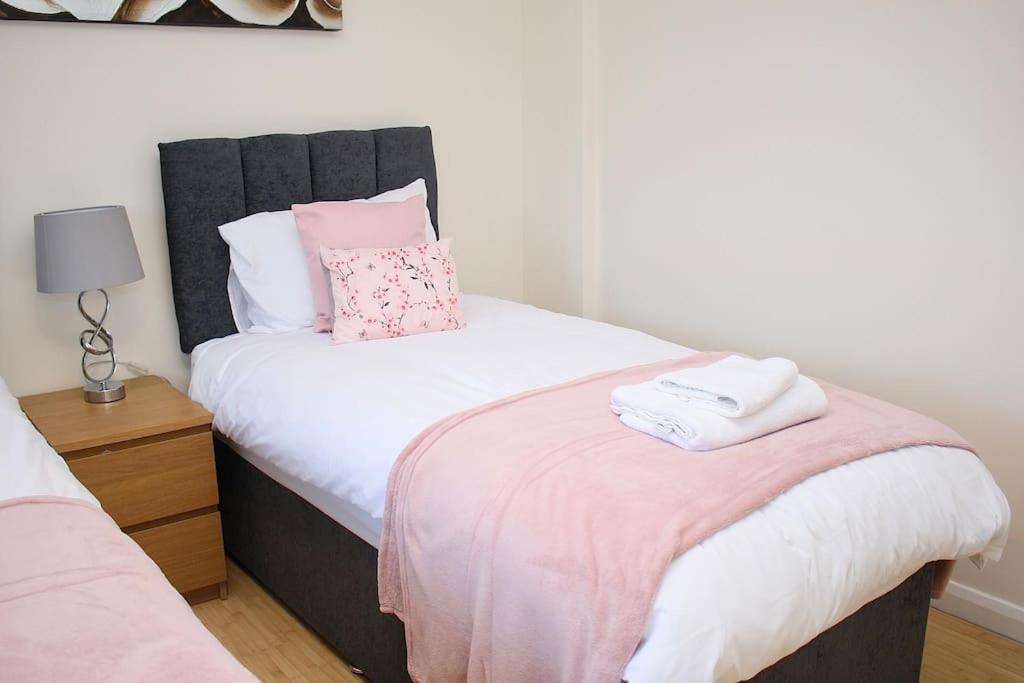 Contractor'S Haven- 4-Bedroom House With Free Parking, Super Fast Wifi, Fran Properties In Aylesbury, Pets Are Welcome! Aylesbury  Extérieur photo