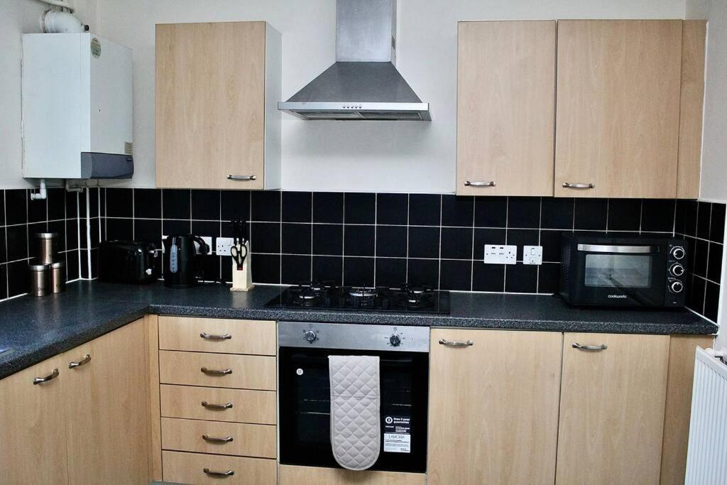 Contractor'S Haven- 4-Bedroom House With Free Parking, Super Fast Wifi, Fran Properties In Aylesbury, Pets Are Welcome! Aylesbury  Extérieur photo