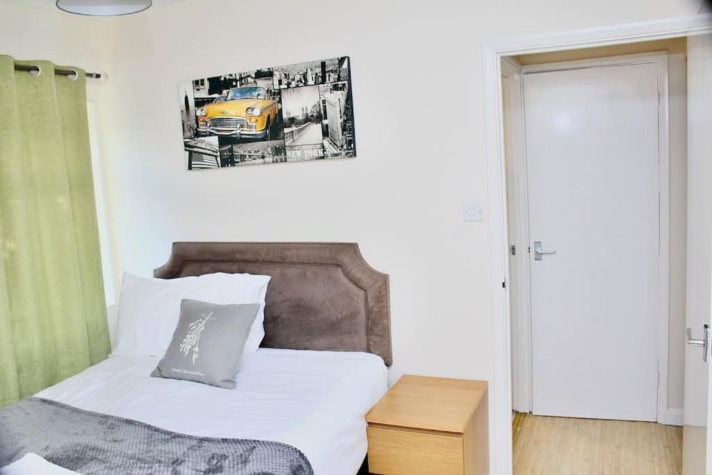 Contractor'S Haven- 4-Bedroom House With Free Parking, Super Fast Wifi, Fran Properties In Aylesbury, Pets Are Welcome! Aylesbury  Extérieur photo