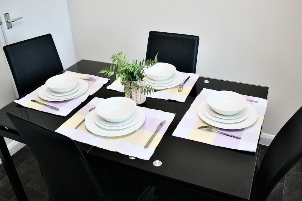 Contractor'S Haven- 4-Bedroom House With Free Parking, Super Fast Wifi, Fran Properties In Aylesbury, Pets Are Welcome! Aylesbury  Extérieur photo
