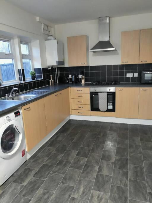 Contractor'S Haven- 4-Bedroom House With Free Parking, Super Fast Wifi, Fran Properties In Aylesbury, Pets Are Welcome! Aylesbury  Extérieur photo
